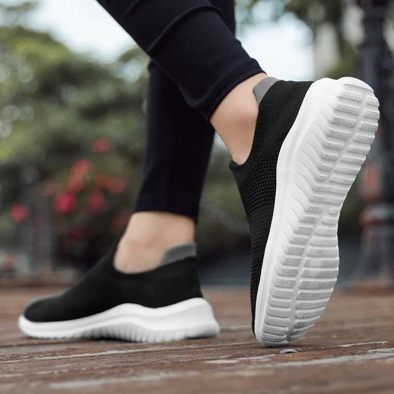 2023 New Cfortable High shoes man and wens classic sneakers Durable White Flat Canvas Shoes size 35-44 Y250707