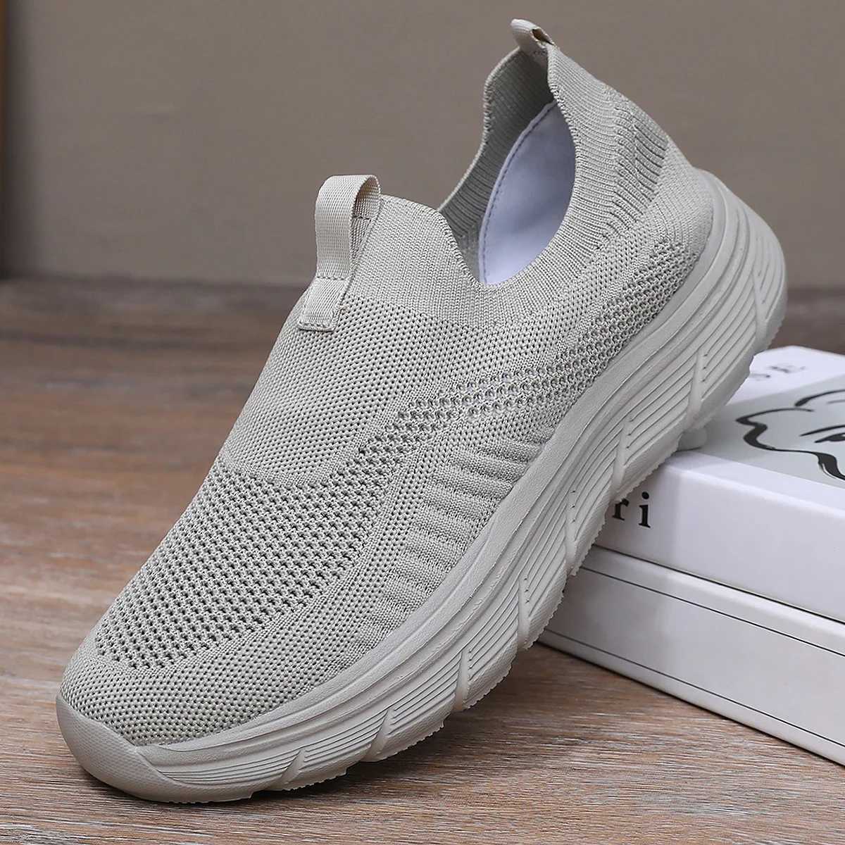 Mens Walking Shoes Lightweight Breathable Casual Mesh Running Shoes Slip On Fion Tennis Sneakers Comfort Gym Workout Trainers Y250707