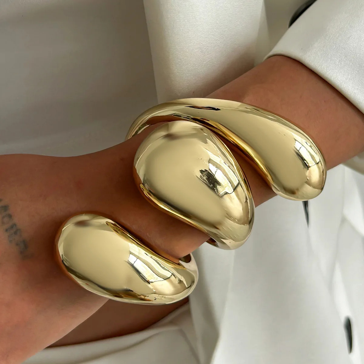 DIEZI Vintage Big Water Drop Heavy Metal Wide Cuff Bangles Bracelets Vintage Punk Geometric Metal Spring Bangle For Women Men 250701