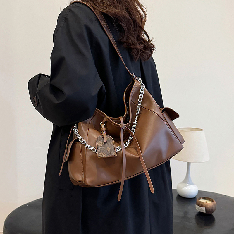 Free shipping designer Large Capacity Bag for Women New Design Bowknot Motorcycle Underarm Bag Black Commuting Bag Trendy