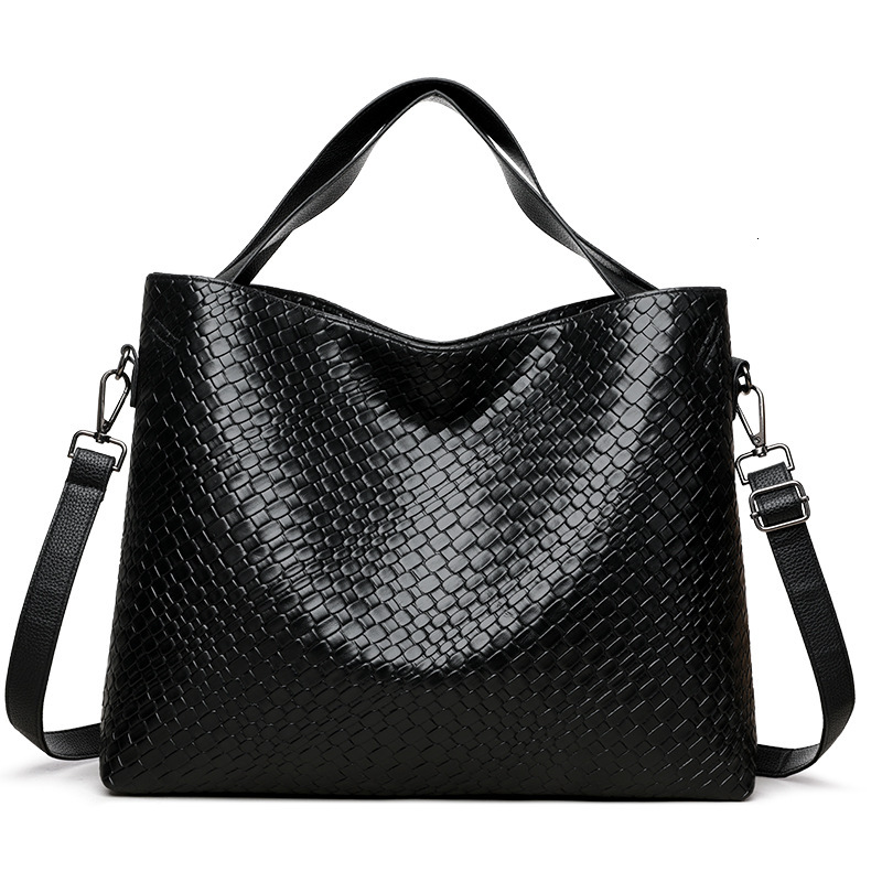 Free shipping designer Niche Soft Leather Woven Pattern Bag for Women Autumn Winter New Trendy Large Capacity Commuter Shoulder Bag Crossbody Bag Buck