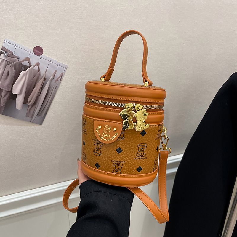 Free shipping designer This Year Trendy Bags for Women 2025 New Niche High-End Feel Shoulder Bag Cylinder Bag Stylish Handbag Crossbody Bag Bucket Bag