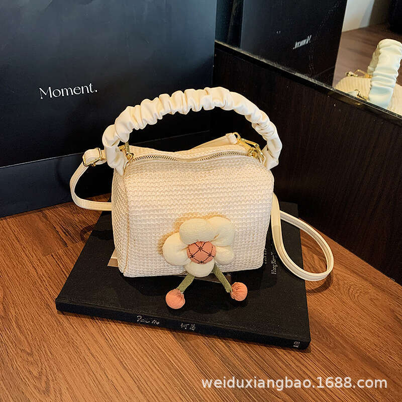 Free shipping designer bag Luxury bag Handwoven for Women 2025 New Trendy Fashion Casual Handbag Single Shoulder Crossbody Bucket Straw Bag