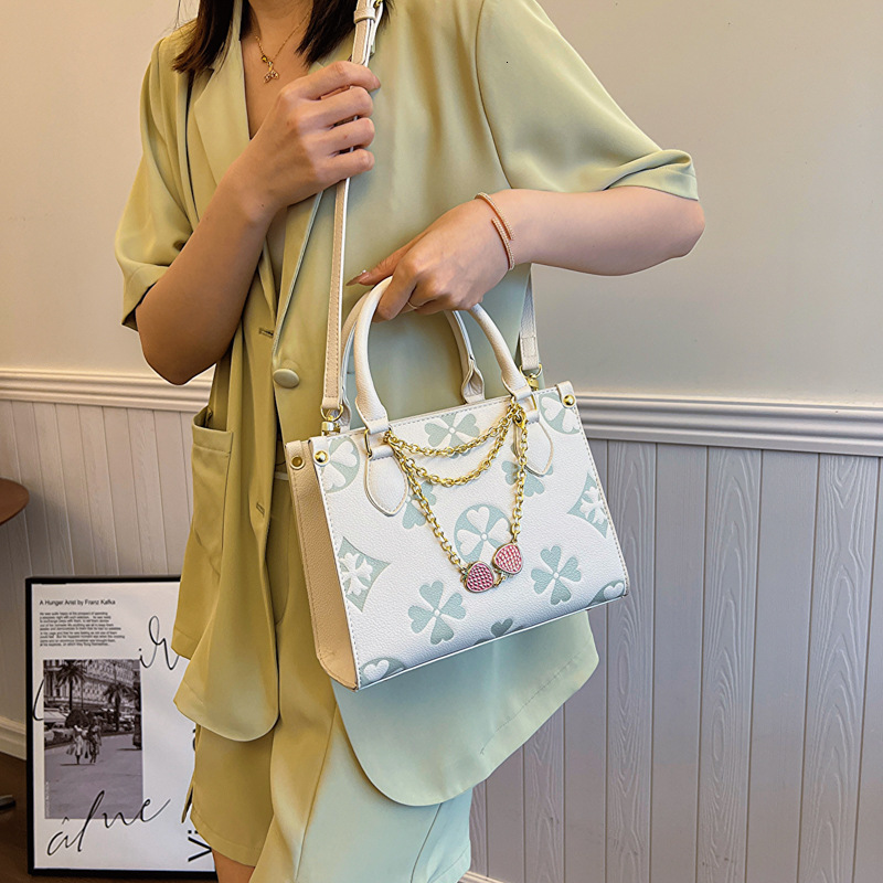 Free shipping designer Large Capacity Tote Bag for Women Summer New High-End Printed Handbag Niche Design Shoulder Bag Crossbody Bag