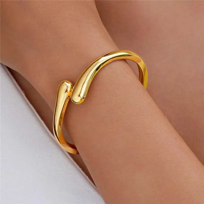 Wide Metal Bangle Ring for Women Gold and Silver Color Chunky Waterdrop Open Wrist Cuff Thick Irregular Twisted Bracelet Jewelry XJ250707