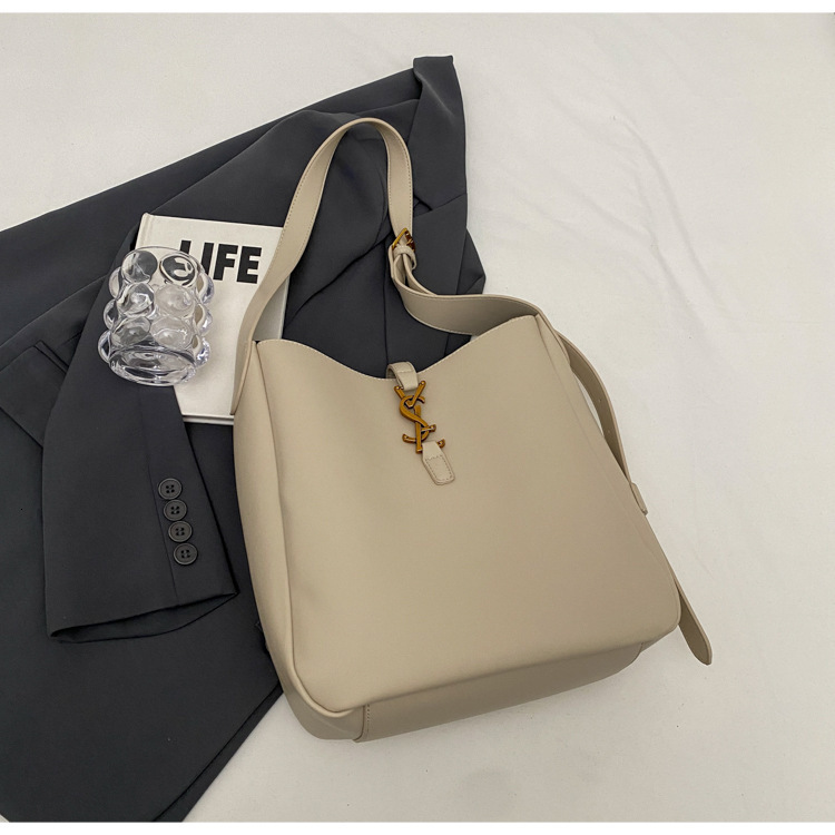 Free shipping designer This Year Trendy Bucket Bag for Women New Spring Summer High-end Commuter Shoulder Bag Large Capacity Crossbody Bag