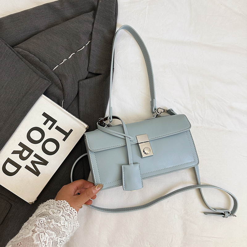 Free shipping designer Korean Fashion Versatile Simple Commuter Baguette Underarm Bag for Women 2025 Summer New High-Quality Textured Shoulder Bag