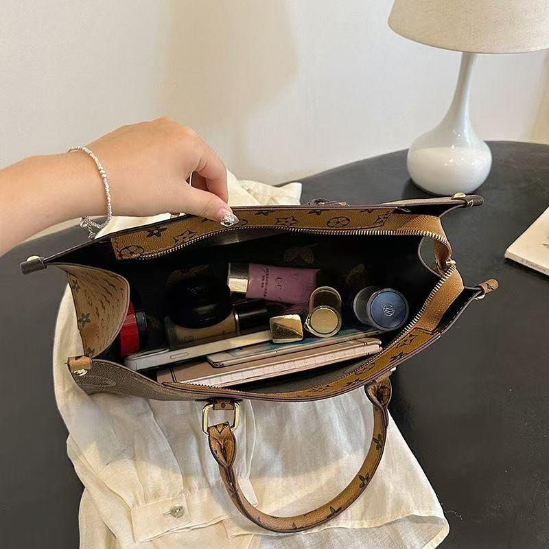 Tote Bag For Women High End Commuter Bag Fashionable Casual Shoulder Bag Designer Bag Large Luxury Bag Capacity Simple Bag Free Shipping For Women Who