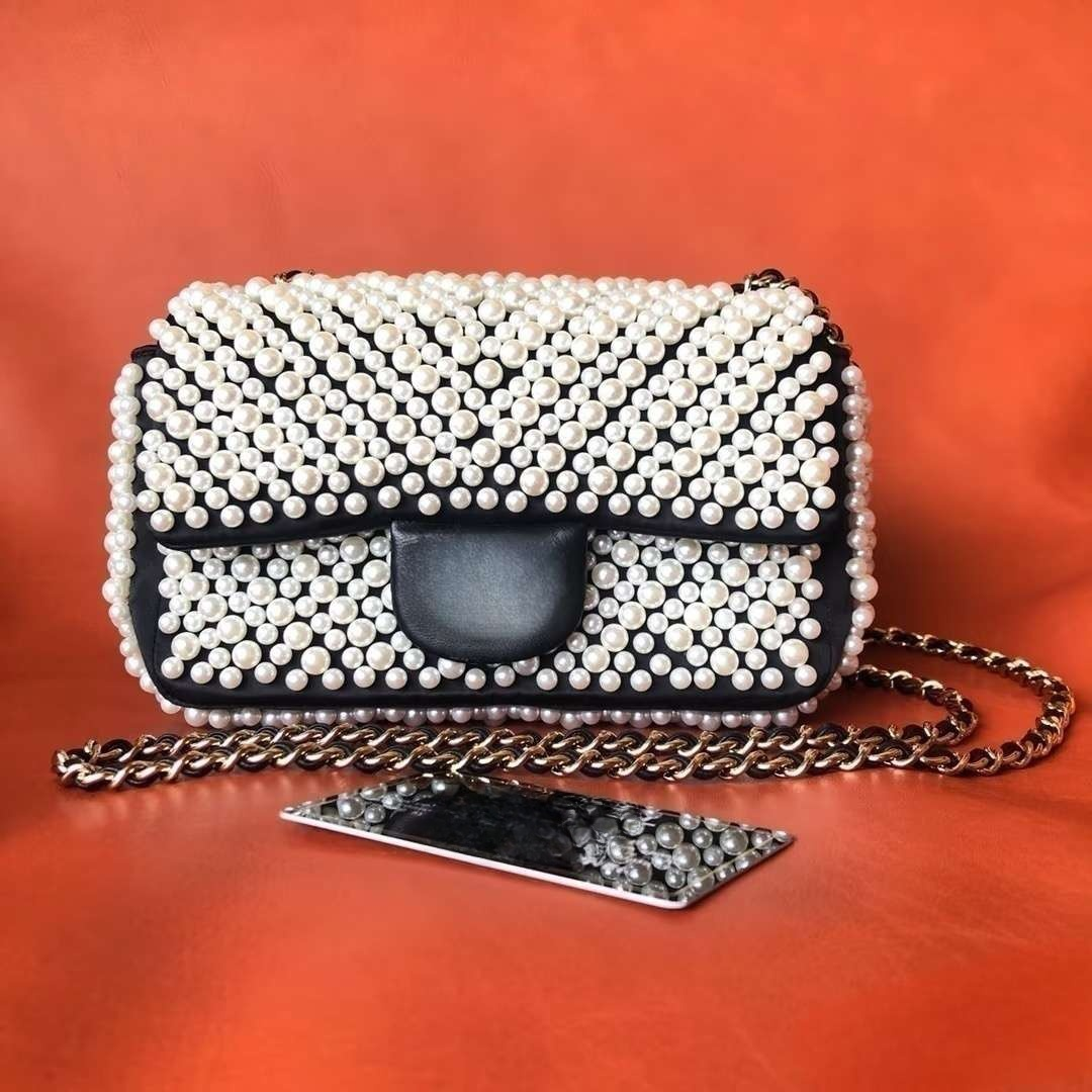 Classic Flap Pearl Bag Luxury Crossbody Bag Fashion Shoulder Bag 20cm Handmade in high-gloss pearl Italian Lambskin with 18K gold-plated hardware