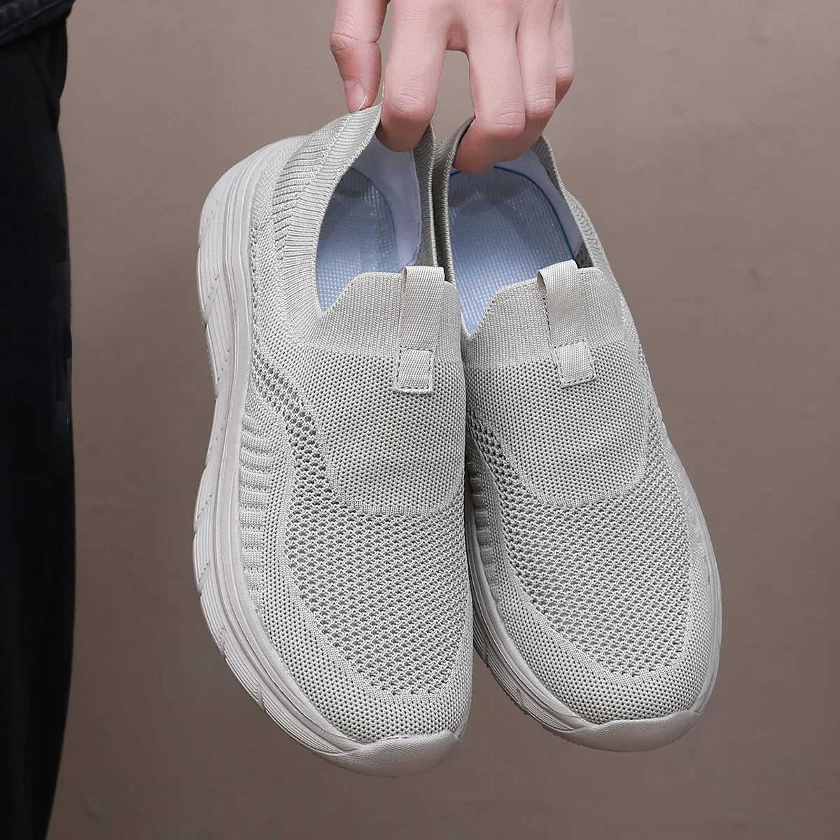 Mens Walking Shoes Lightweight Breathable Casual Mesh Running Shoes Slip On Fion Tennis Sneakers Comfort Gym Workout Trainers Y250707