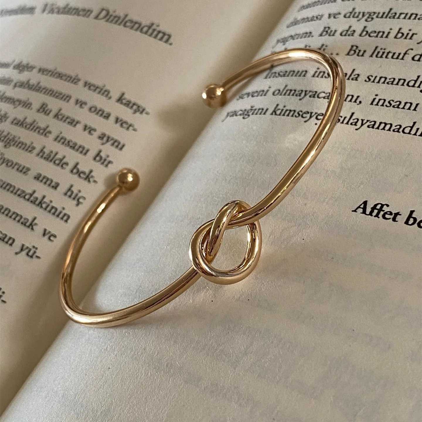 Trendy Open Bracelet Bangles for Women Metal Twist Round Circle Charms Cuff Bangle Simple Gold Silver Color Jewelry Gift XJ250707