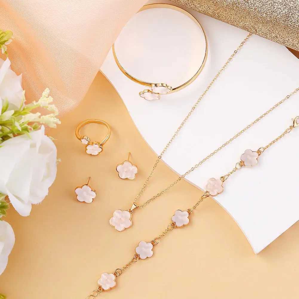 5Pcs/Set Jewelry Alloy Five 316L Bracelets For Women Elegance French Niche Necklaces Bracelets Earrings Girl GiftsXJ250707