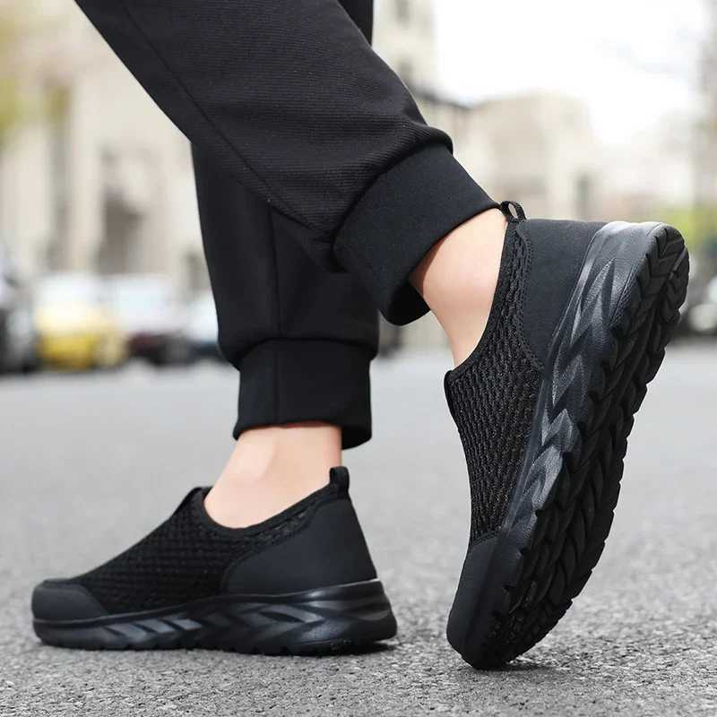 Mens Sports Shoes Breathable Mesh Casual Shoes Men Outdoor Anti-Slip Large Size Loafers Man Lightweight Mens Walking Shoes Y250707