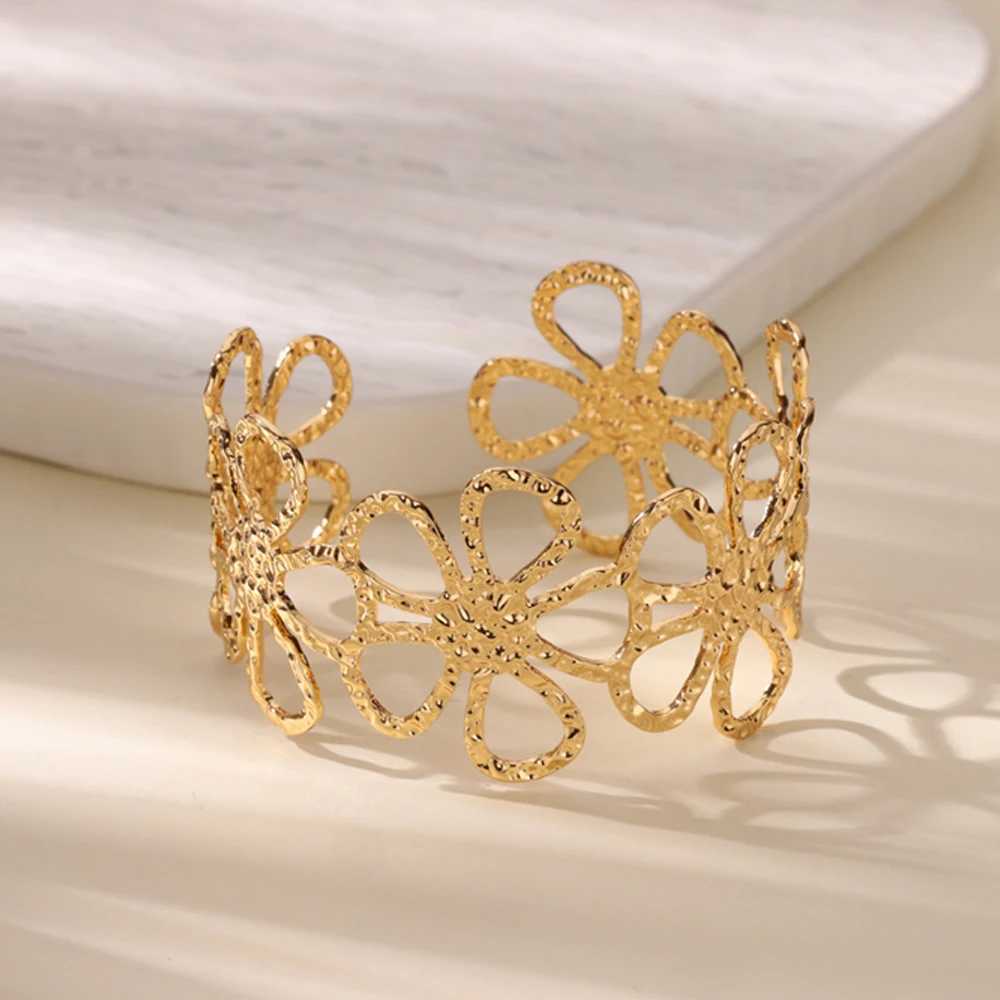 316L Stainless Steel Gold Color Flower Bracelet For Women Vintage Fashion Open Cuff Bracelets Bangle Party Jewelry Gift 2025 XJ250707
