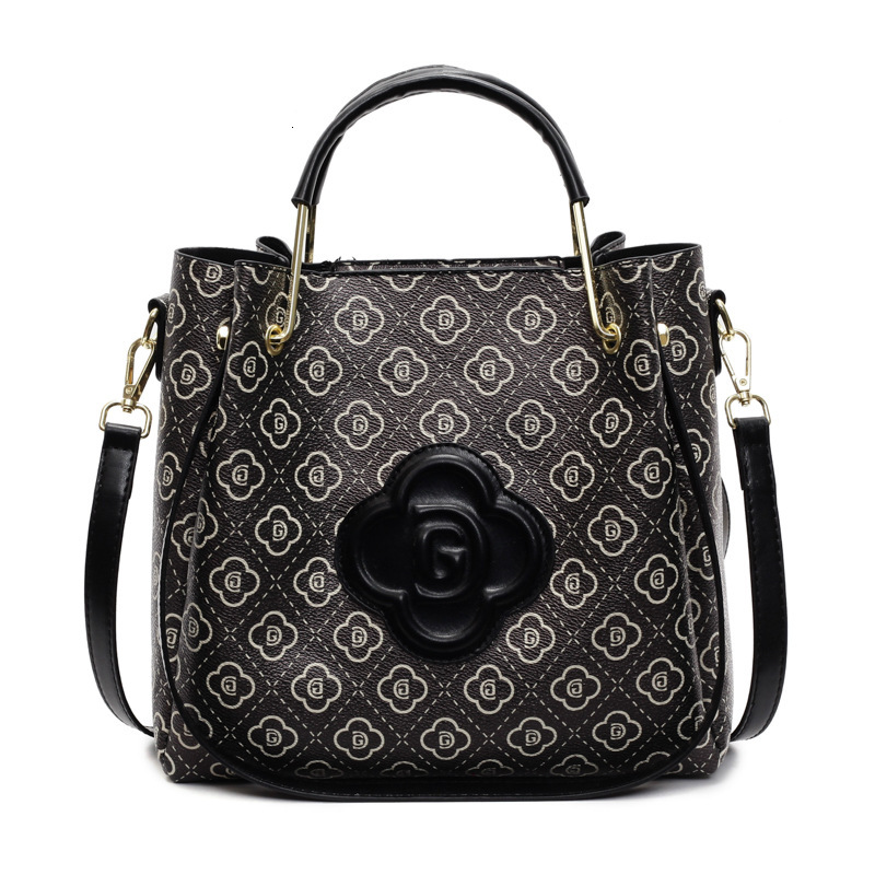 Free shipping designer Large Capacity Bag New Fashionable Versatile Handbag Bucket Commuter Shoulder Bag Stylish Crossbody Bag