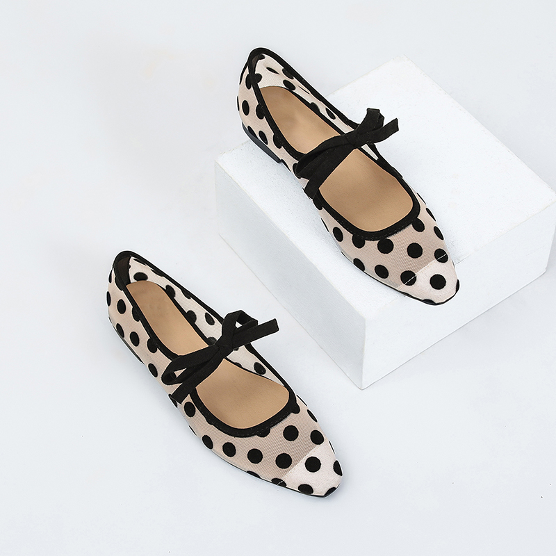 Ladies' flat single shoes, new style with mesh, large polka dots, bow decoration, small square head, elegant and versatile.