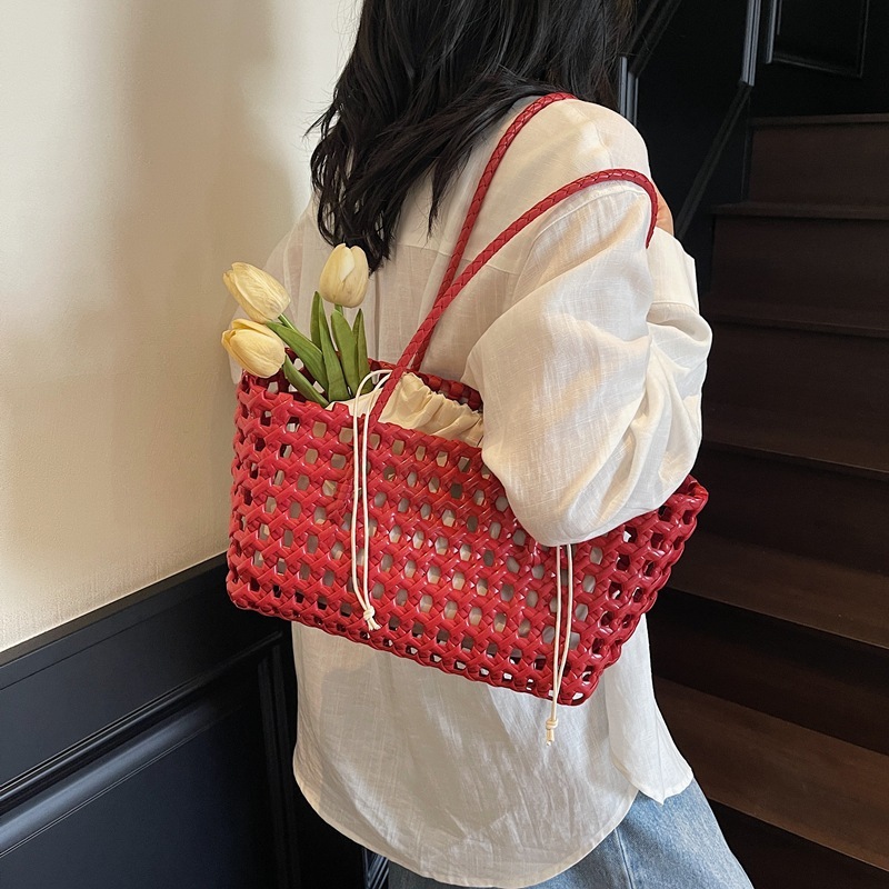Free shipping designer Korean Designer Hollow Woven Bag Vacation Basket Bag Beach Shopping Underarm Bag Shoulder Bag Backpack Women Bag