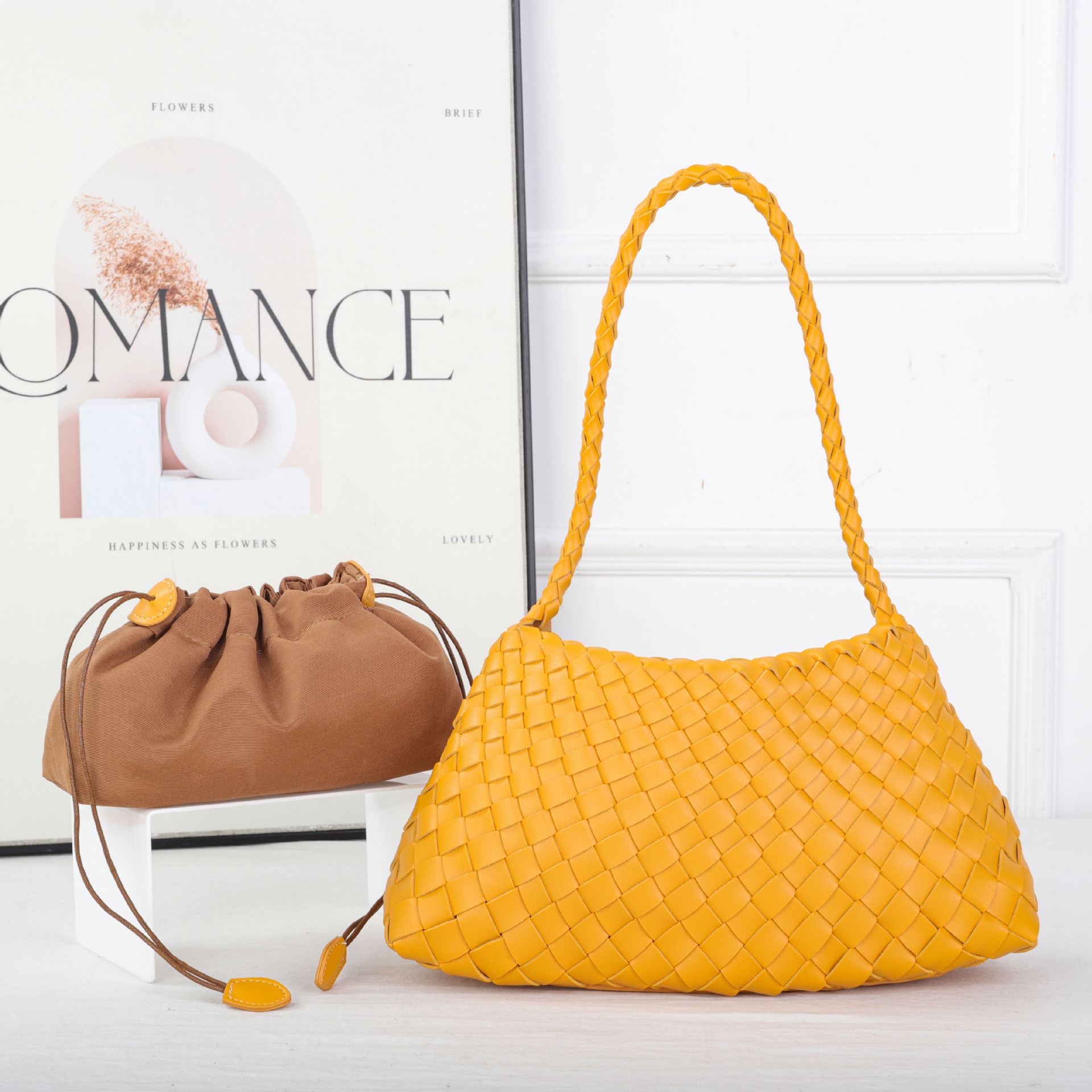 new Internet Celebrity Woven Bag French-style Market Basket Handmade Woven Handbag Shoulder Bag Large-capacity Suitable for Commuting White-collar wor
