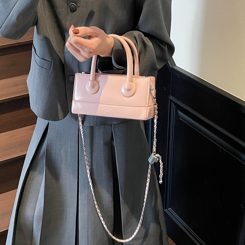 Free shipping designer 2025 New Fashion Versatile Handbag Women Bag High-end Niche Simple Daily Commute Shoulder Bag Crossbody Bag