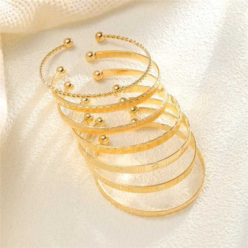 7 Pcs/Set Punk Gold Color Bracelets for Women Streetwear Goth Heart Prints Metal Design Open Bangle Fashion Jewelry Gifts 2024 XJ250707