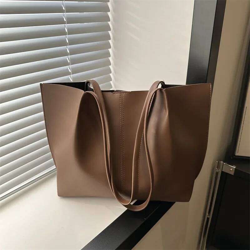 Beautiful Texture Tote Bag Niche Western Fashion Personality 2024 New Retro Commuter Handbag