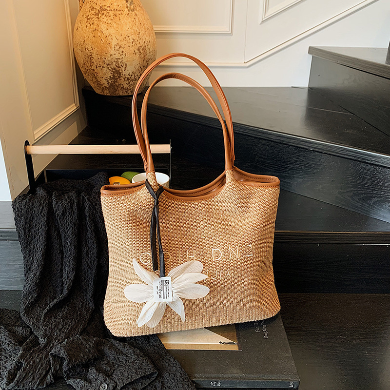 Free shipping designer Niche Design Versatile Straw Bag 2025 New Summer Trend Casual Large Capacity Shoulder Bag Tote Bag Woven Bag