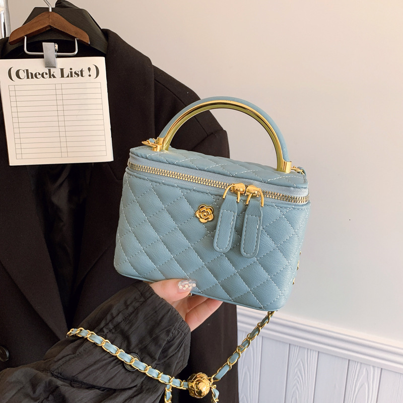 Free shipping designer Spring Summer High-End Niche Crossbody Bag Small Bag for Women 2025 New Fashion Shoulder Bag Phone Bag Quilted Box Bag