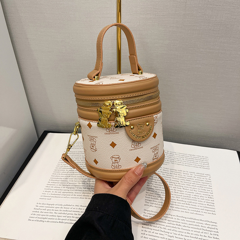 Free shipping designer This Year Trendy Bags for Women 2025 New Niche High-End Feel Shoulder Bag Cylinder Bag Stylish Handbag Crossbody Bag Bucket Bag