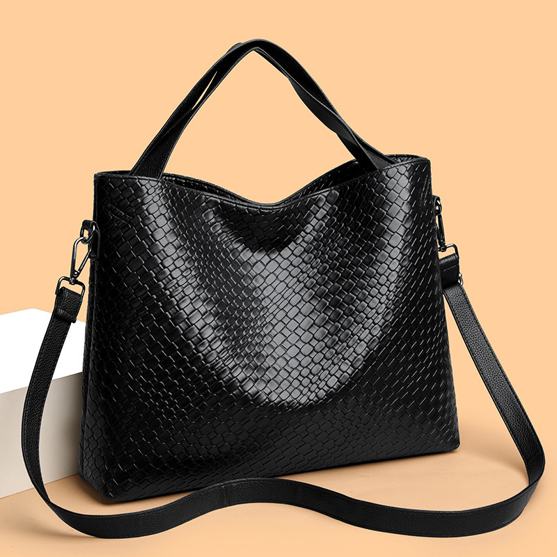 Free shipping designer Niche Soft Leather Woven Pattern Bag for Women Autumn Winter New Trendy Large Capacity Commuter Shoulder Bag Crossbody Bag Buck
