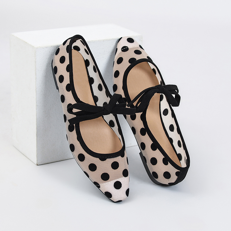 Ladies' flat single shoes, new style with mesh, large polka dots, bow decoration, small square head, elegant and versatile.