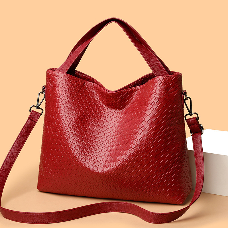 Free shipping designer Niche Soft Leather Woven Pattern Bag for Women Autumn Winter New Trendy Large Capacity Commuter Shoulder Bag Crossbody Bag Buck