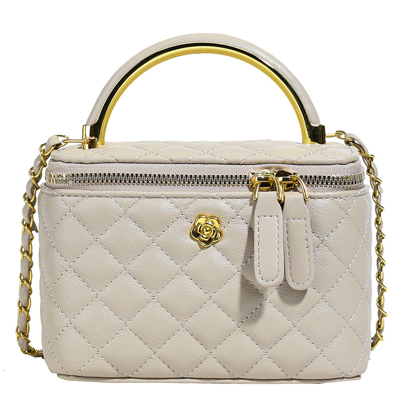 Free shipping designer Spring Summer High-End Niche Crossbody Bag Small Bag for Women 2025 New Fashion Shoulder Bag Phone Bag Quilted Box Bag