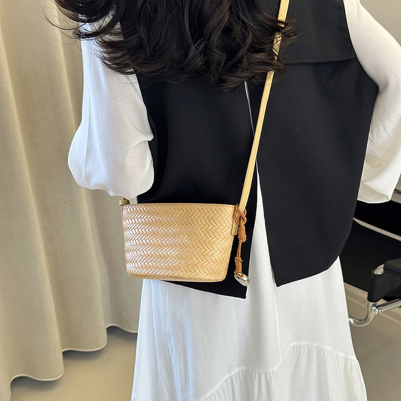 Free shipping designer 2025 New Handwoven Bag for Women Lazy Style Fashionable and Versatile Beach Shoulder Bag Crossbody Bag Dumpling Bag