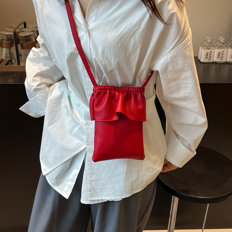 Free shipping designer Niche Korean Version Ruffled Soft Leather Phone Bag Fashion Crossbody Bag for Women 2025 New Versatile Lightweight Small Should