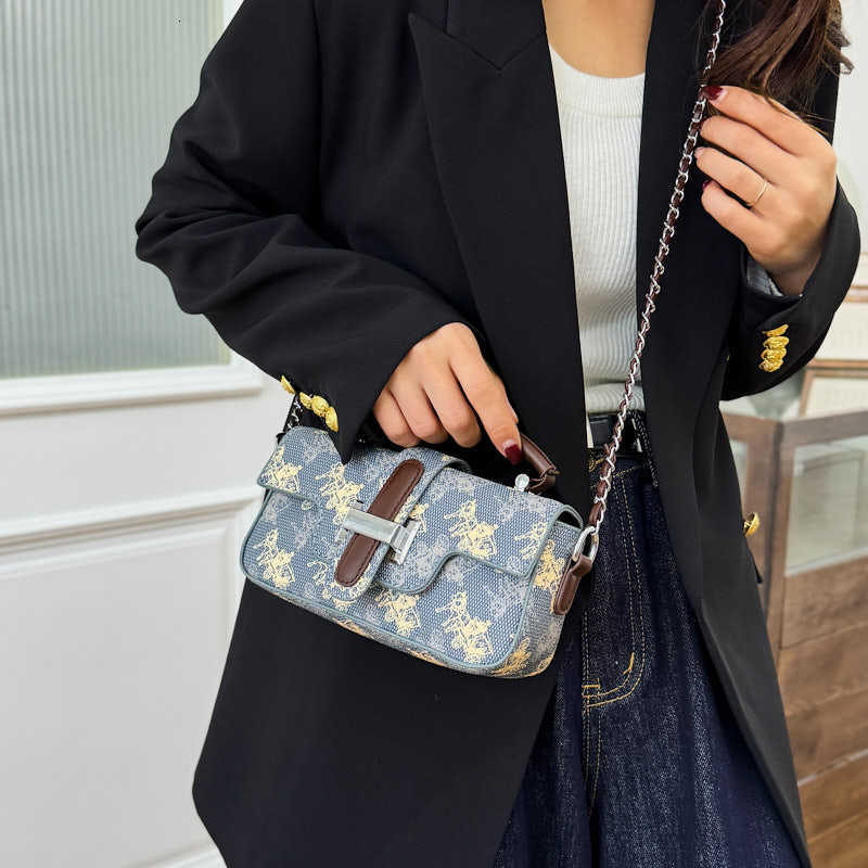 Free shipping designer Single Shoulder Bag Korean Version Niche Light Luxury Small Square Bag Stylish Fashion Crossbody Bag Versatile Casual Chain Sma