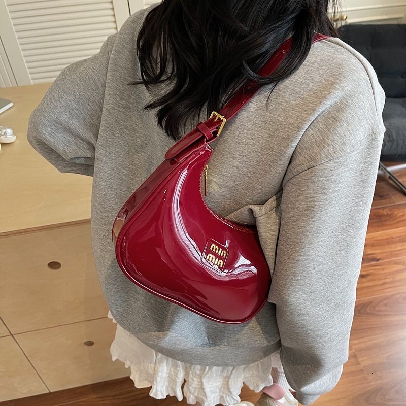 Free shipping designer High-end Patent Leather Glossy Underarm Bag New Trendy Fashion Matching Solid Color Handbag Sweet Cool Style Shoulder Bag