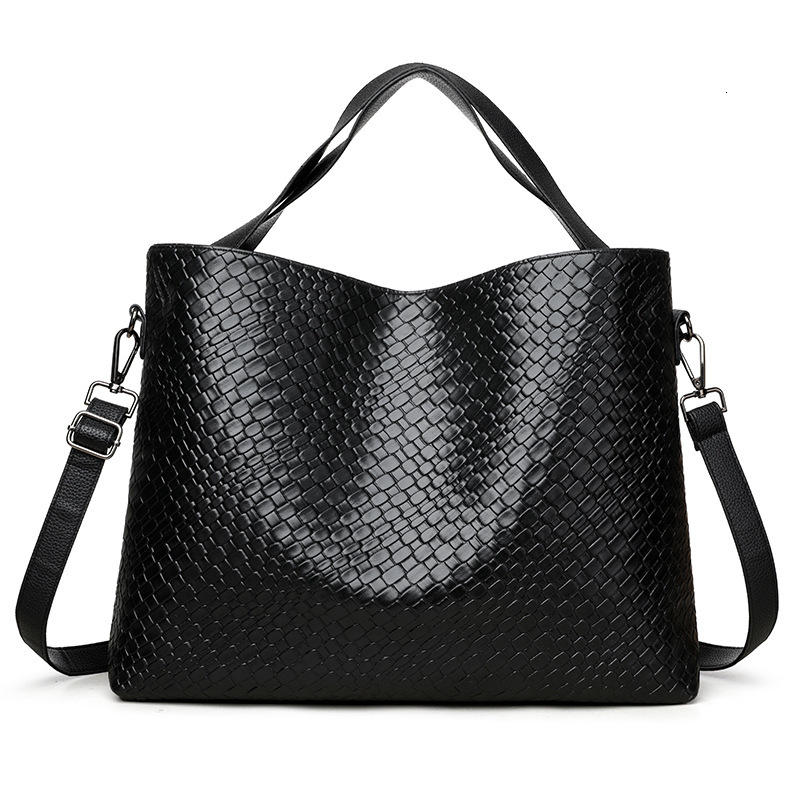 Free shipping designer Niche Soft Leather Woven Pattern Bag for Women Autumn Winter New Trendy Large Capacity Commuter Shoulder Bag Crossbody Bag Buck