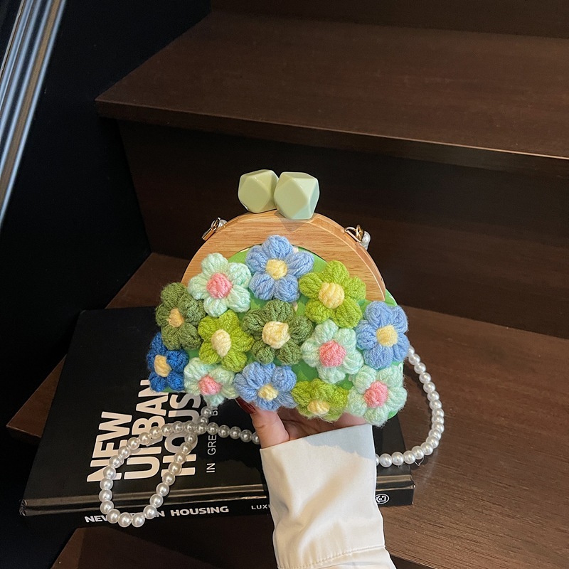 Free shipping designer Summer Green Woven Crossbody Bag Small Bag for Women 2025 New Cute Mini Forest Style Clip Bag