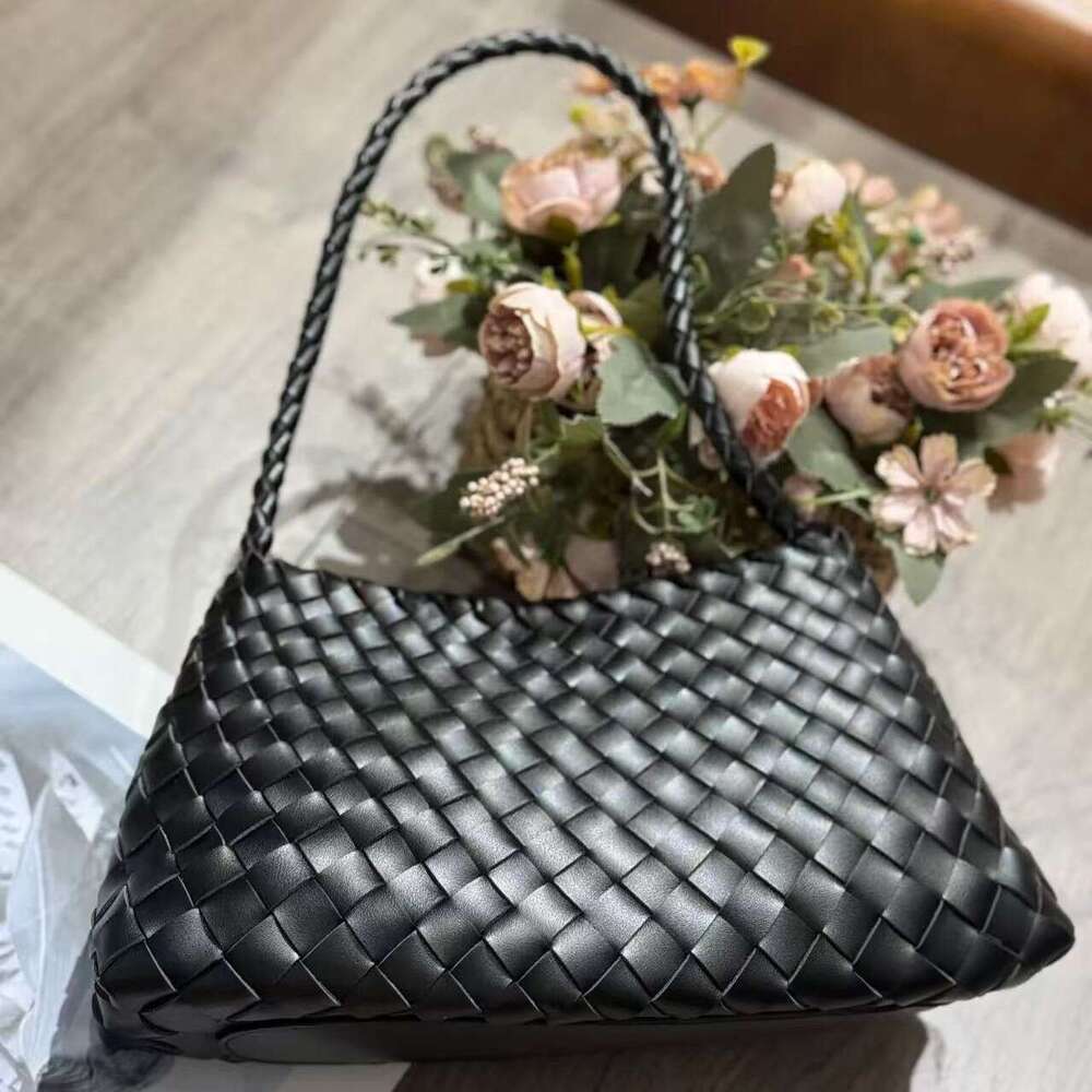 Hot-Selling Retro Hand-Woven High-End French Baguette Underarm Small Boat Niche Bag Fashion Commuter Shoulder Handbag