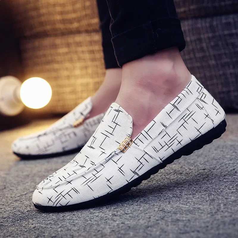 Mens Sneakers Flats Casual Shoes Red Loafers Cleat Metal Trim Adto Driving Moccasin Soft Cfortable Y250707