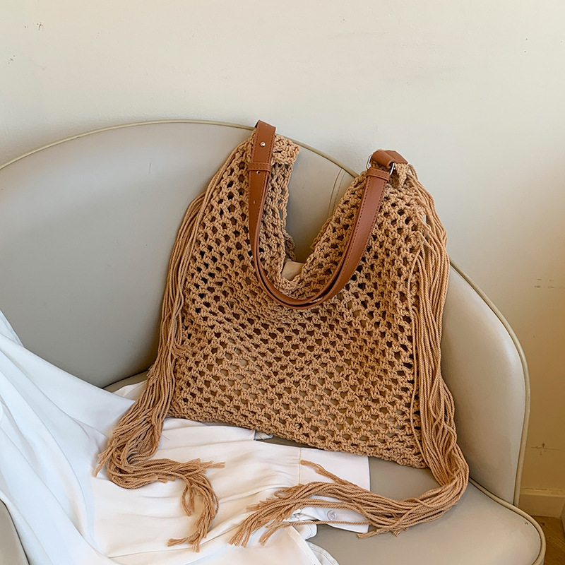 Free shipping designer Spring Summer Large Capacity Tassel Woven Bag for Women 2025 New Hollow Out Beach Vacation Beach Bag Underarm Bag Shoulder Bag