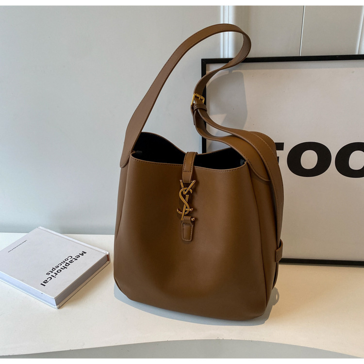 Free shipping designer This Year Trendy Bucket Bag for Women New Spring Summer High-end Commuter Shoulder Bag Large Capacity Crossbody Bag