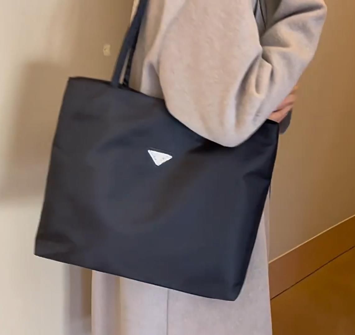 Women Shopping Bags Luxury Designer Brands Waterproof Leisure Travel Bag Large Capacity Nylon Mommy Tote Ladies Shoulder Bag Handbag