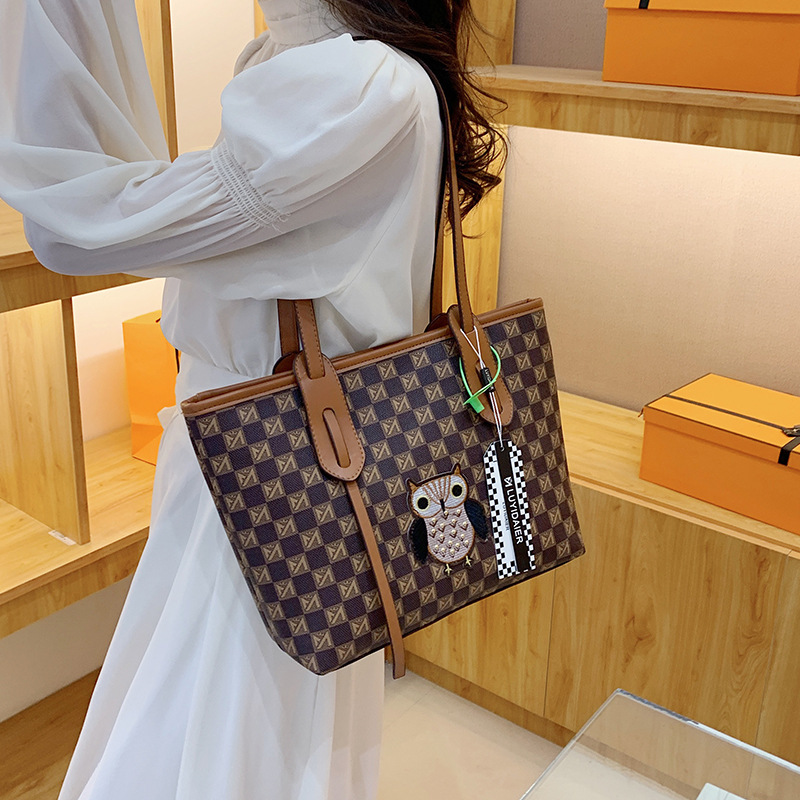 Designer Bag Luxury Bag Designer Free Shipping Retro Owl Printed Shoulder Women S Shoulder Bag Summer New Large Capacity Handbag For Commuting To Work