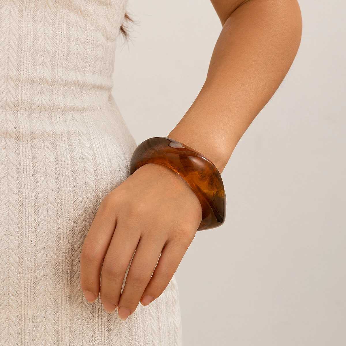 Lacteo Acrylic Vintage Irregular Bangles For Women Classic Large Geometric Wrap Bracelets Girls Retro Jewelry New Accessories XJ250707