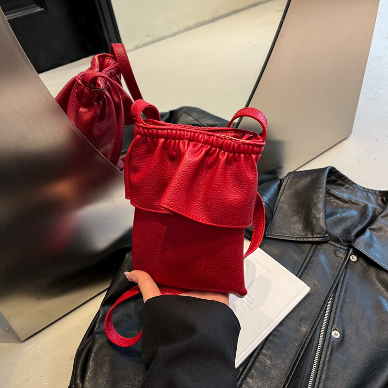Free shipping designer Niche Korean Version Ruffled Soft Leather Phone Bag Fashion Crossbody Bag for Women 2025 New Versatile Lightweight Small Should