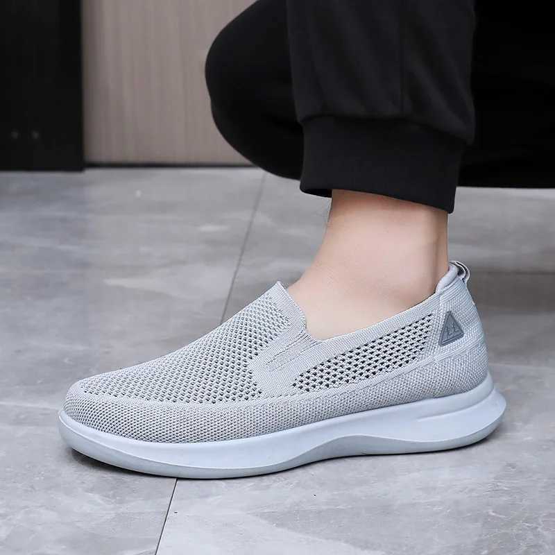 New Summer Breathable Walking Sports Shoes for Men Anti-Slip Wear-Resistant Soft-Soled and Comfortable Casual Shoes Y250707
