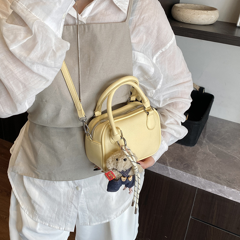 Free shipping designer Trendy Letter Small Bag for Women Autumn Winter New Style Textured Fashionable Handbag Bowling Bag Crossbody Bag Shell Bag