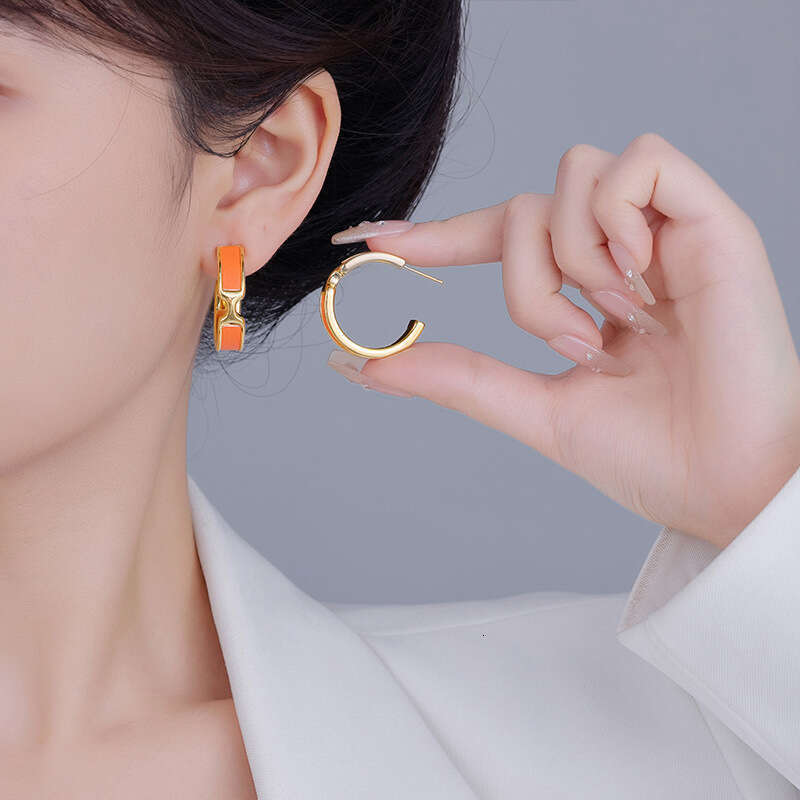 New Gold C-Shaped Leather Hoop Artistic Temperament Earrings For Women High-End Exaggerated Design Ear Jewelry