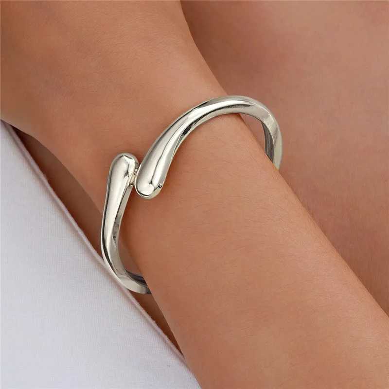 Wide Metal Bangle Ring for Women Gold and Silver Color Chunky Waterdrop Open Wrist Cuff Thick Irregular Twisted Bracelet Jewelry XJ250707